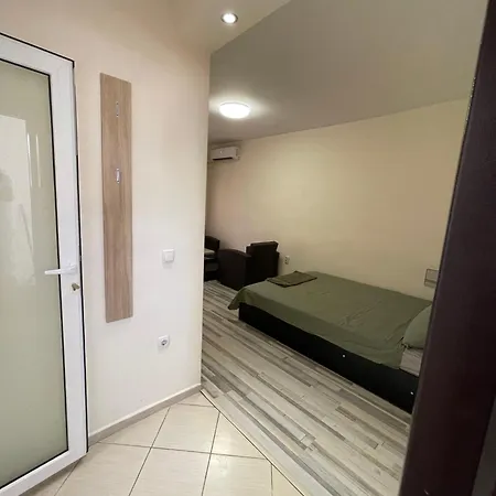 Mila 5 * 布尔加斯